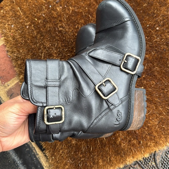 UGG  Black Leather Shearling Women’s Boots 
Size 6.5 - Picture 6 of 9